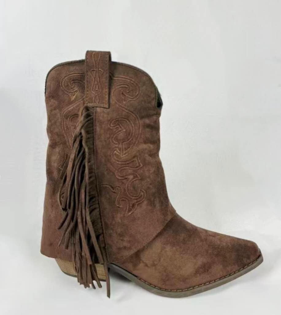 Bota cowboy con flecos y doble capa