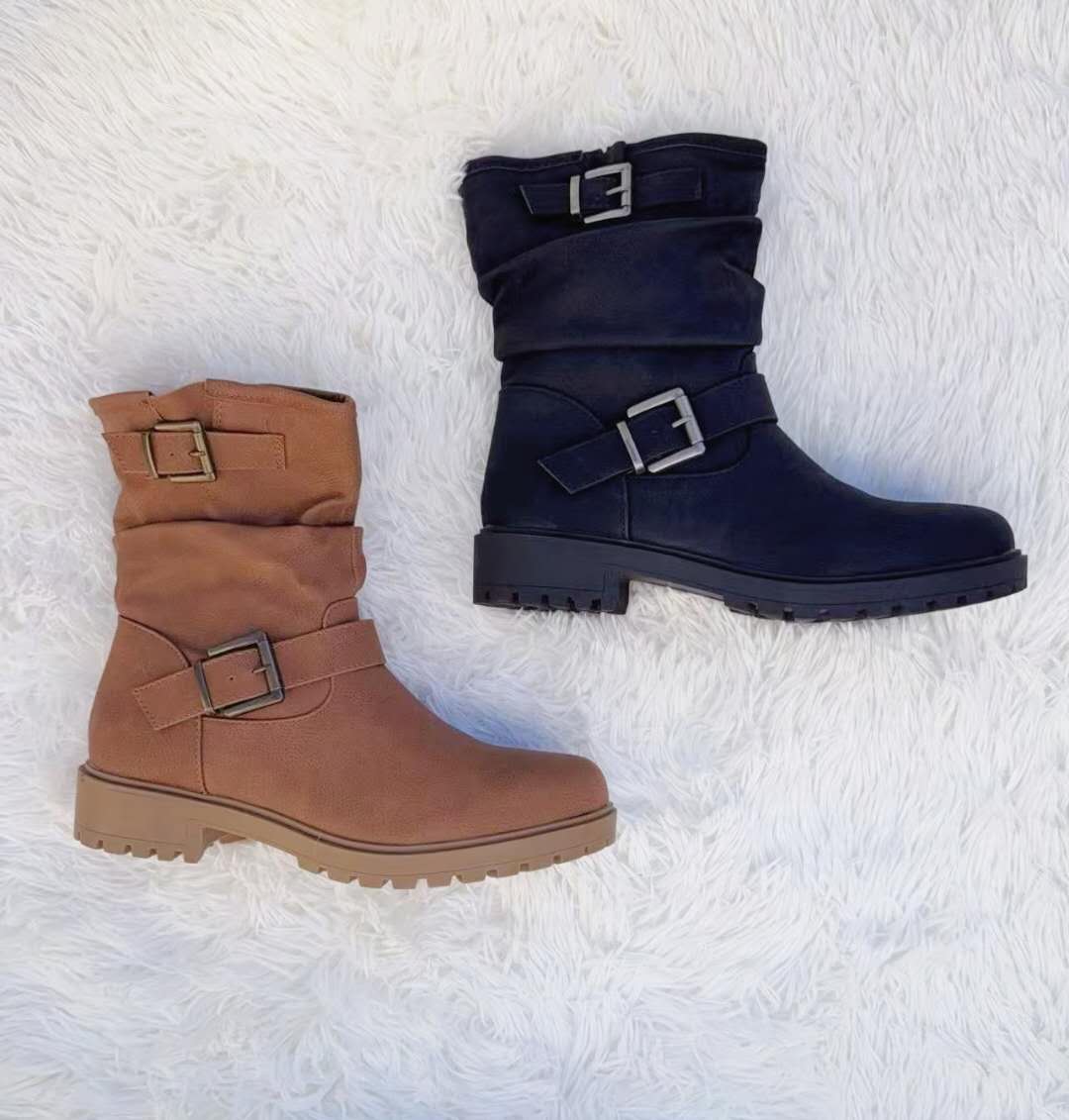 Bota casual de media caña con hebilla