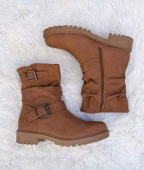 Bota casual de media caña con hebilla