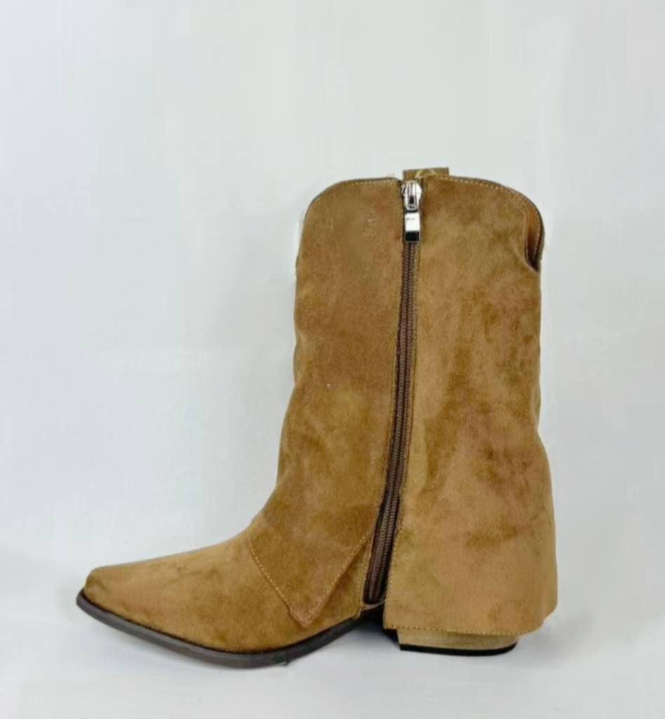 Bota cowboy con flecos y doble capa