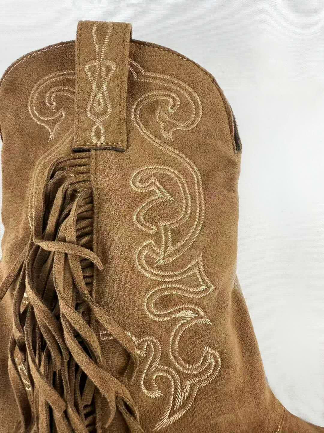 Bota cowboy con flecos y doble capa